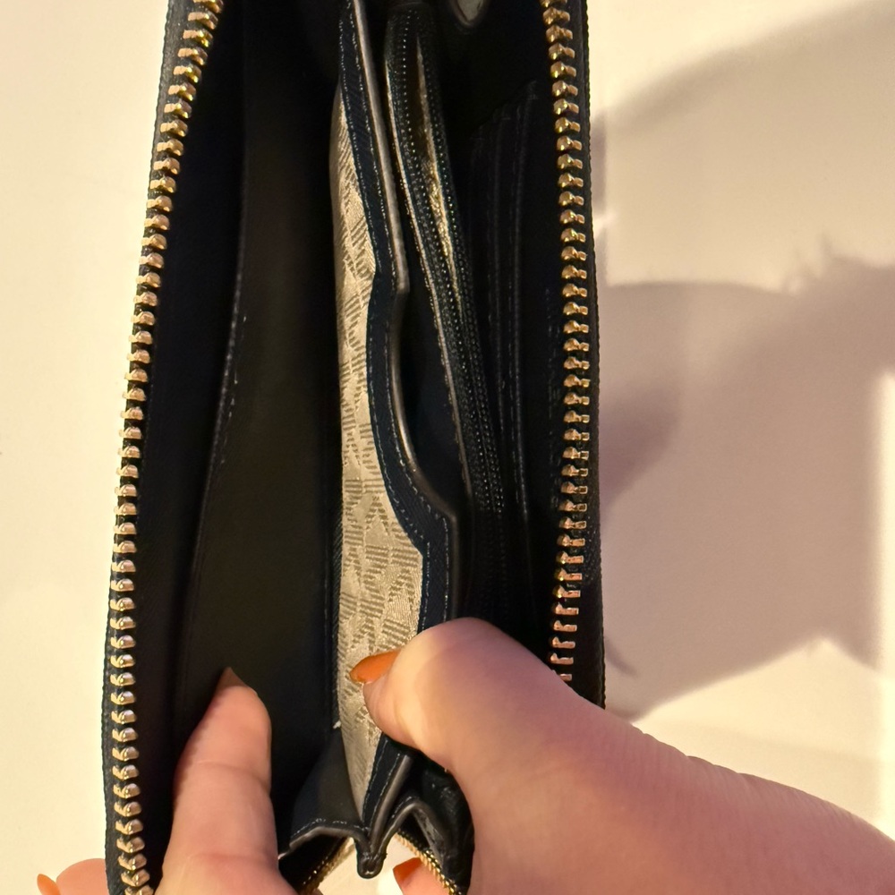 Michael Kors Jet Set Travel Continental Wallet - Picture 11 of 12